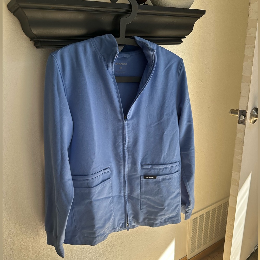 Jaanuu-Ceri Essential 6-pocket Scrub Jacket